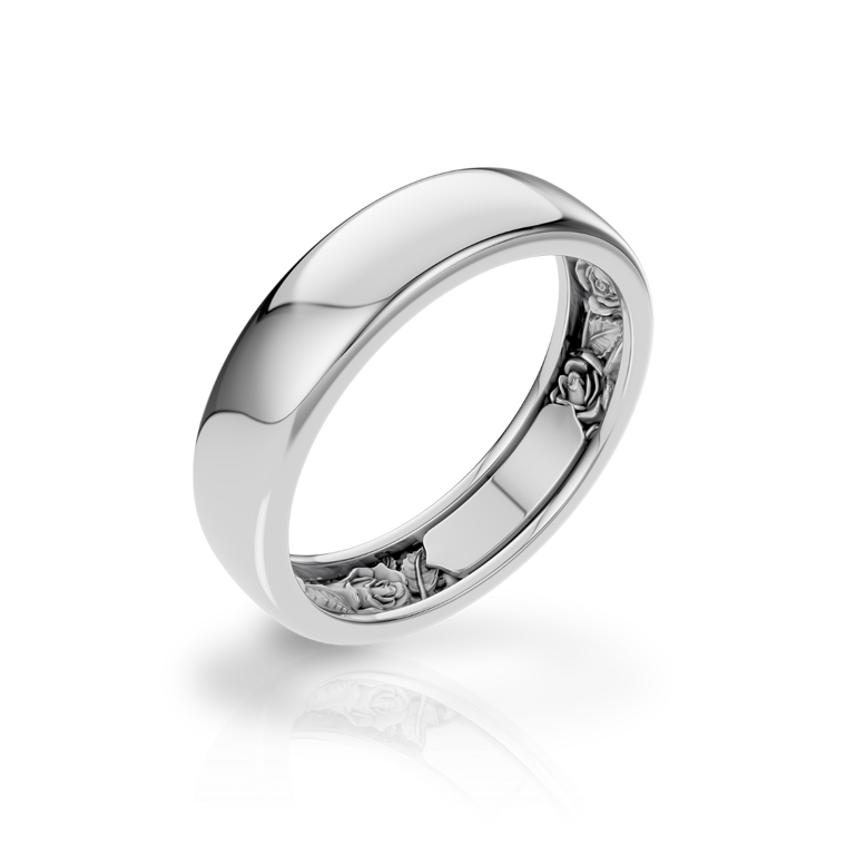 WEDDING RING BEAUTY INSIDE ROSES