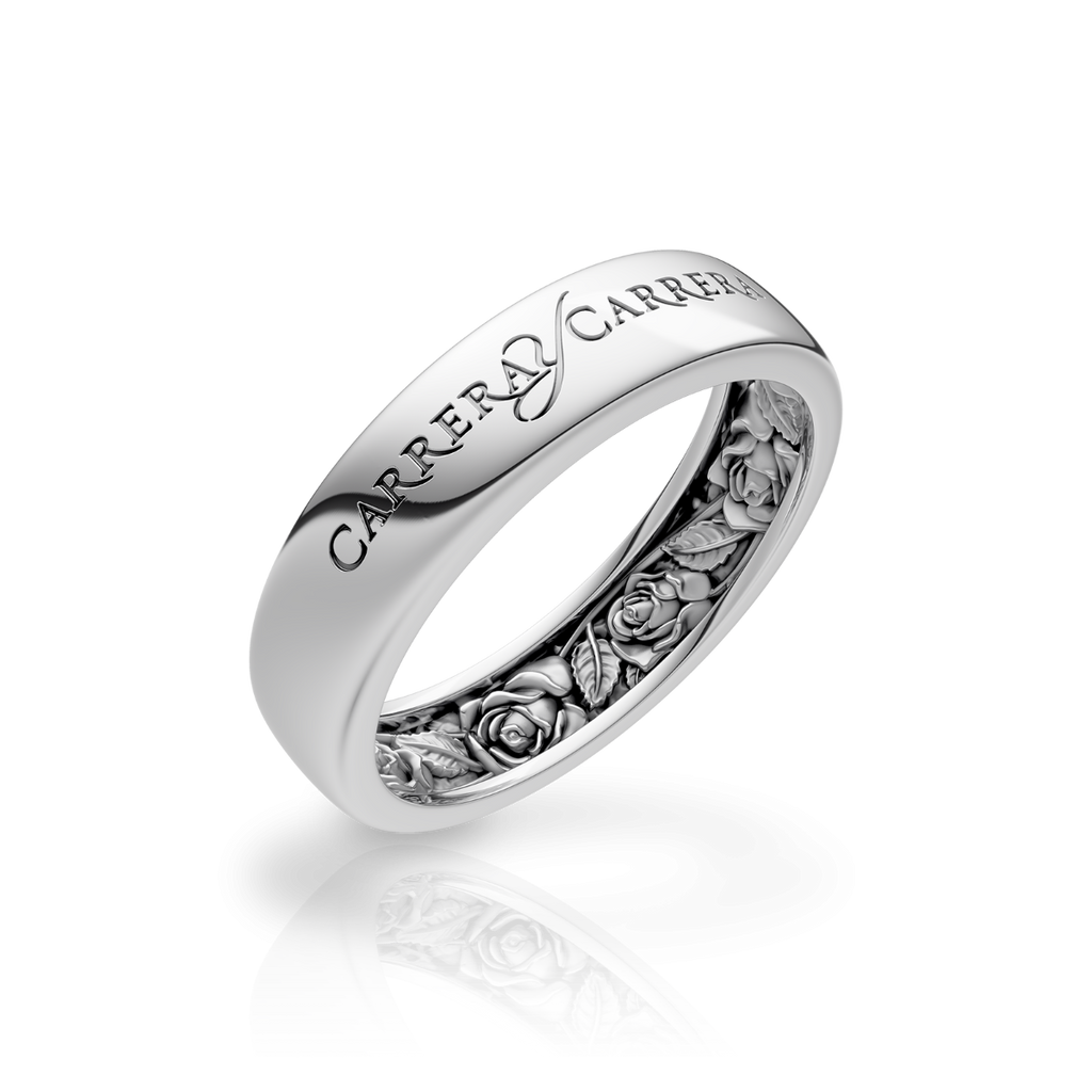 WEDDING RING BEAUTY INSIDE ROSES