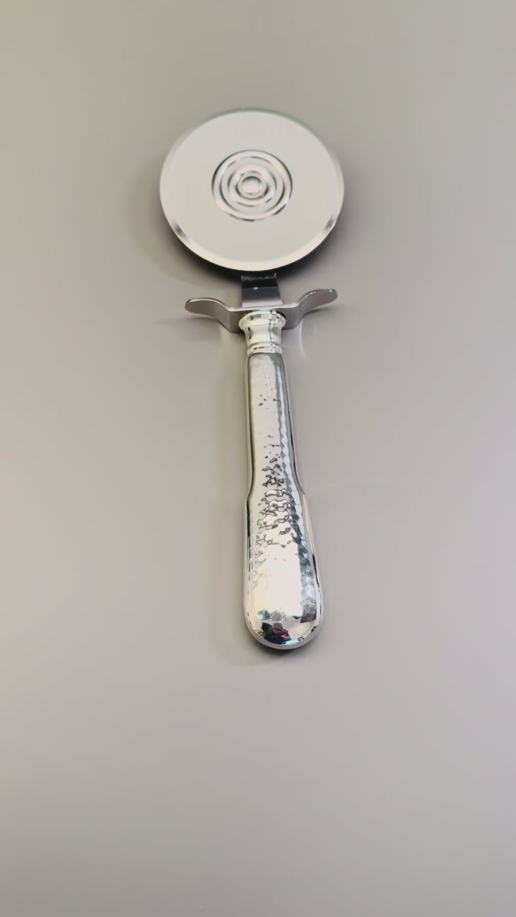 Pizzaschneider Model gehämmert Cardinale