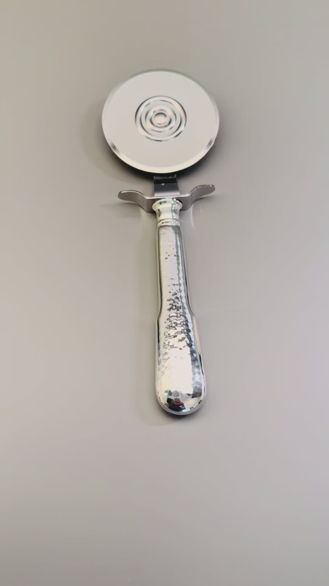 Pizzaschneider Model gehämmert Cardinale