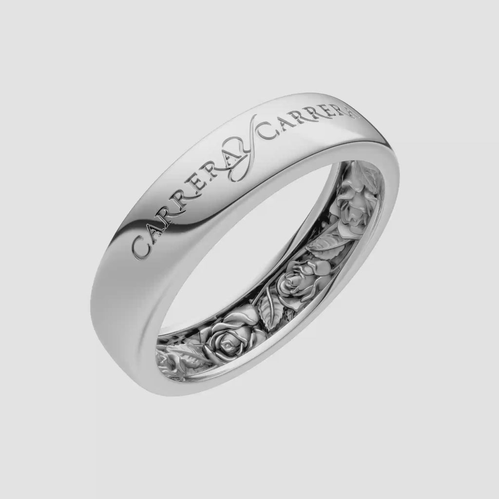WEDDING RING BEAUTY INSIDE ROSES